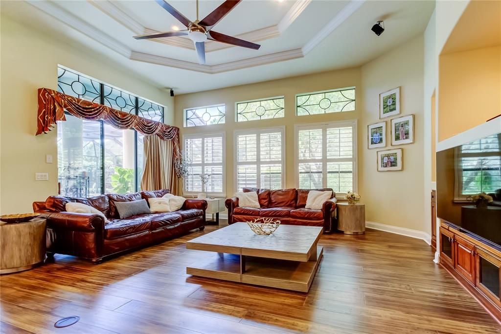 En Venta: $845,000 (3 camas, 3 baños, 3111 Pies cuadrados)