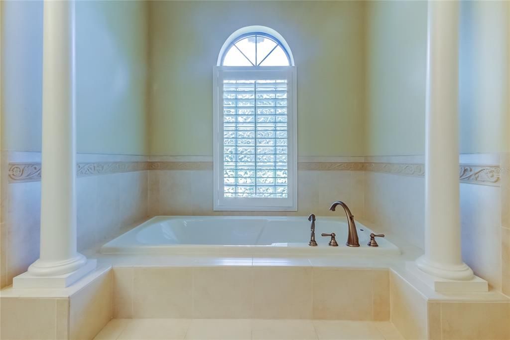 En Venta: $845,000 (3 camas, 3 baños, 3111 Pies cuadrados)