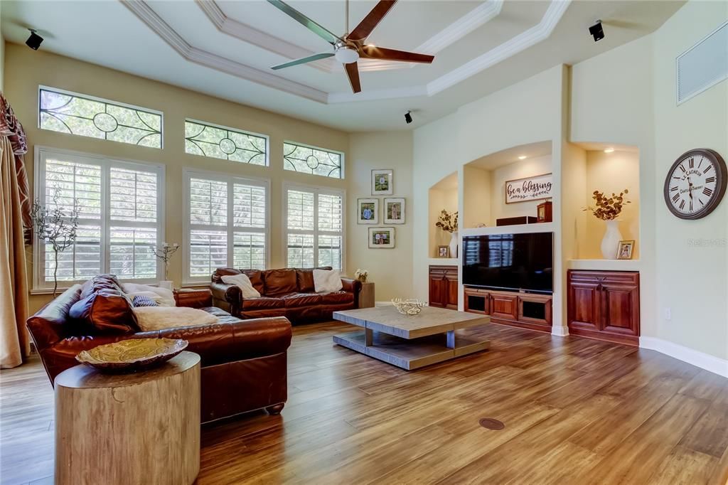 En Venta: $845,000 (3 camas, 3 baños, 3111 Pies cuadrados)