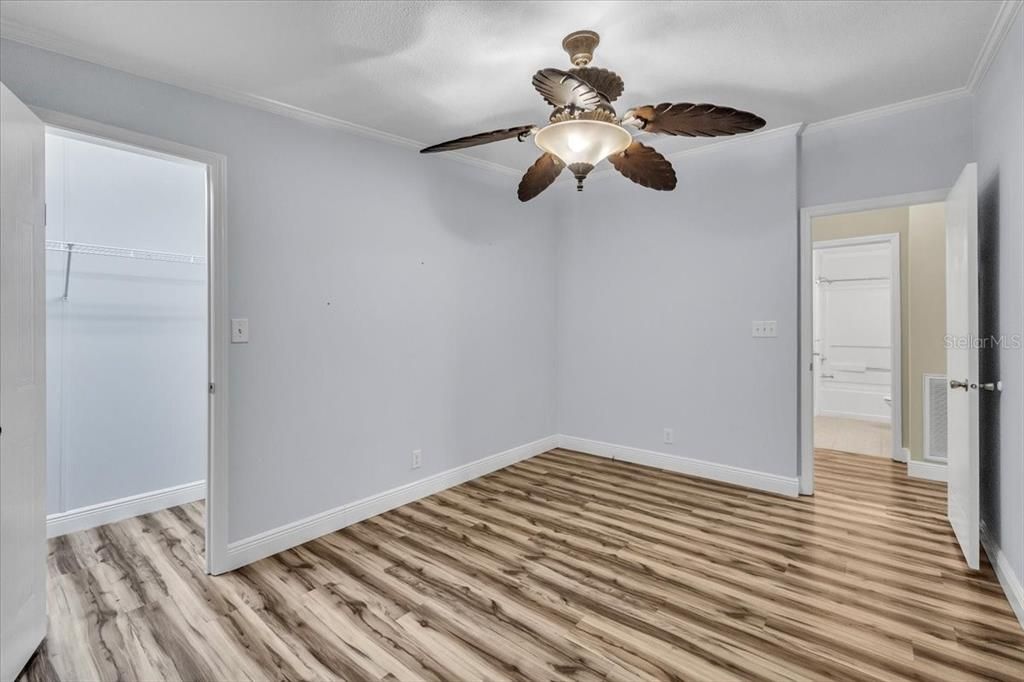 Под контрактом: $315,000 (3 спален, 2 ванн, 1800 Квадратных фут)