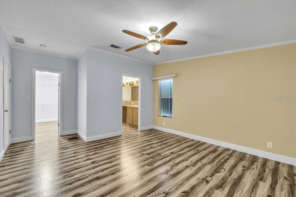 Под контрактом: $315,000 (3 спален, 2 ванн, 1800 Квадратных фут)