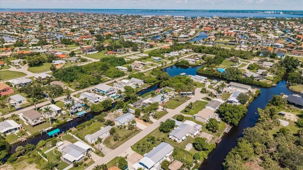 Под контрактом: $315,000 (3 спален, 2 ванн, 1800 Квадратных фут)