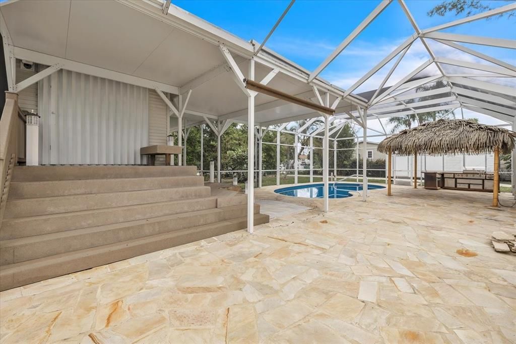 Под контрактом: $315,000 (3 спален, 2 ванн, 1800 Квадратных фут)