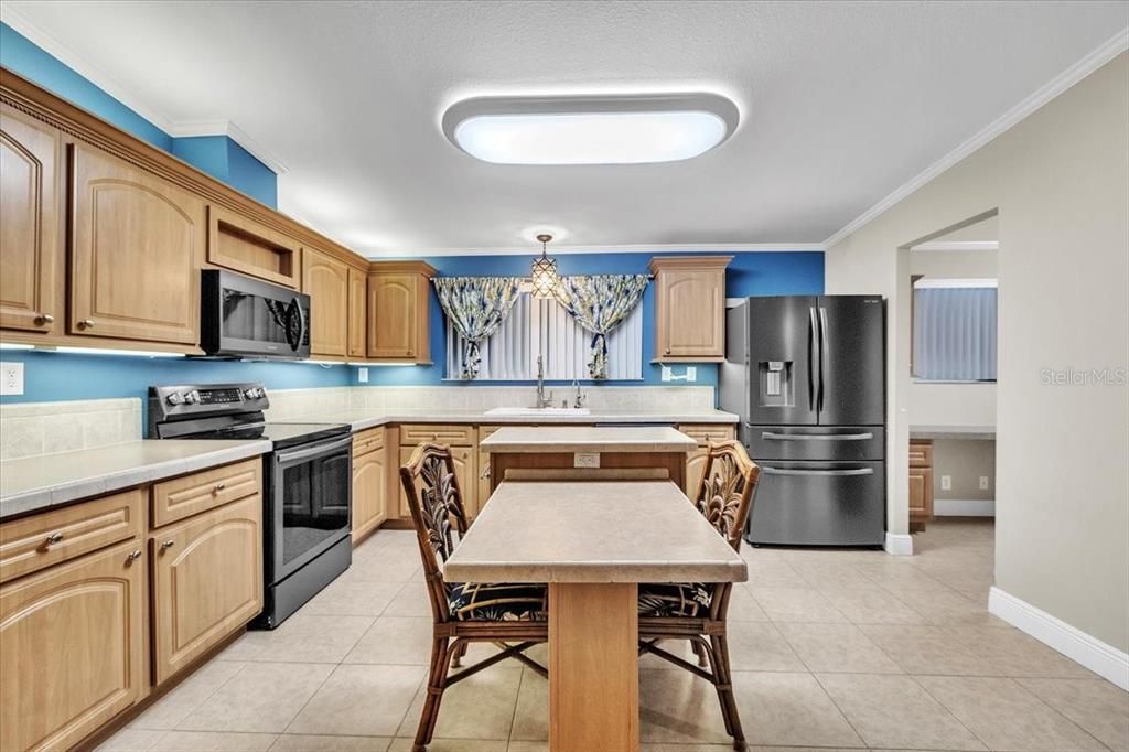 Под контрактом: $315,000 (3 спален, 2 ванн, 1800 Квадратных фут)