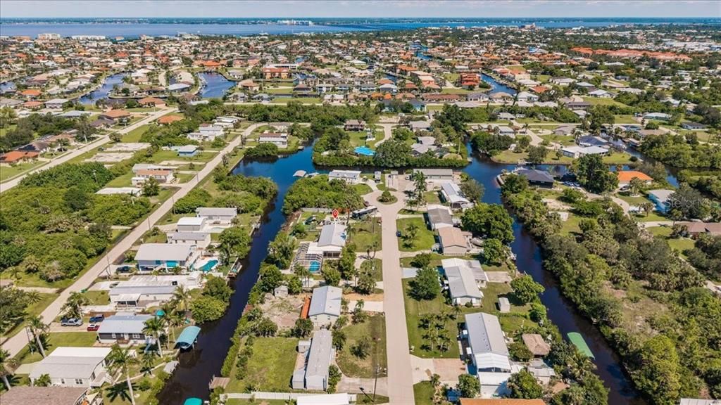 Под контрактом: $315,000 (3 спален, 2 ванн, 1800 Квадратных фут)