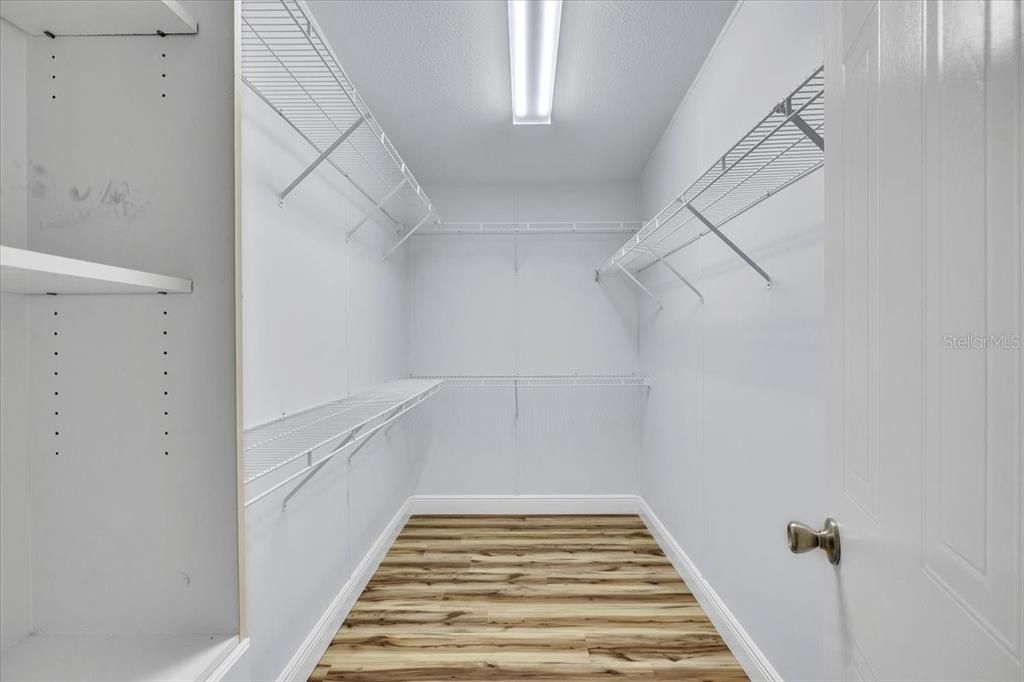 Под контрактом: $315,000 (3 спален, 2 ванн, 1800 Квадратных фут)