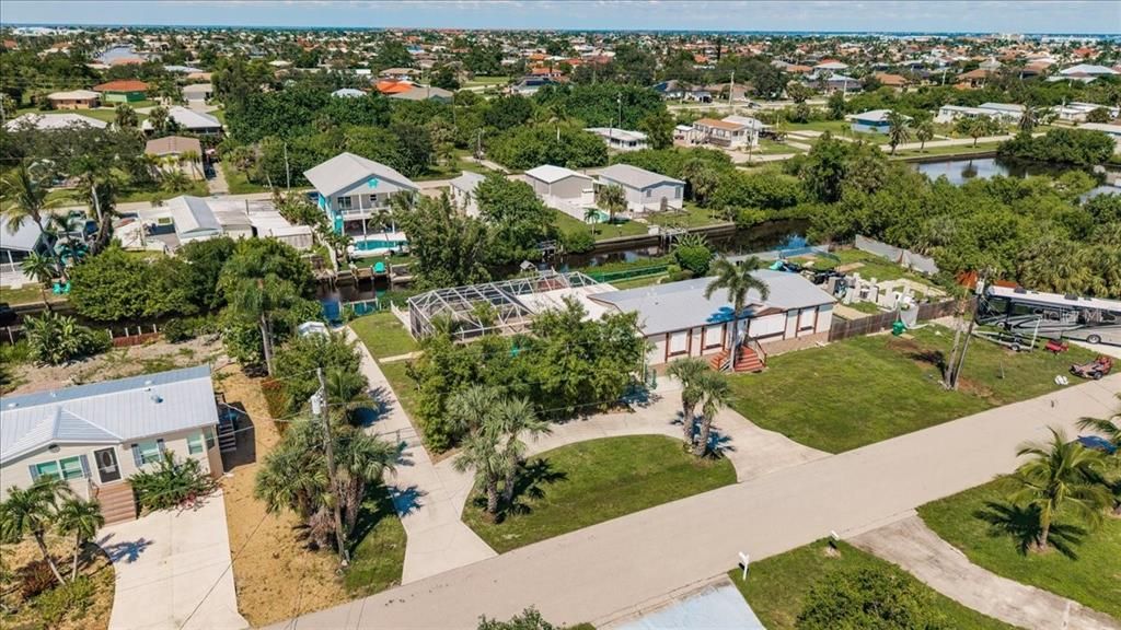 Под контрактом: $315,000 (3 спален, 2 ванн, 1800 Квадратных фут)