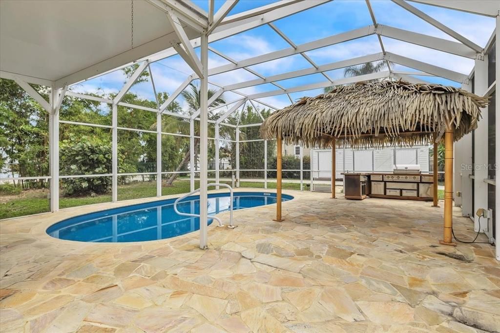 Под контрактом: $315,000 (3 спален, 2 ванн, 1800 Квадратных фут)