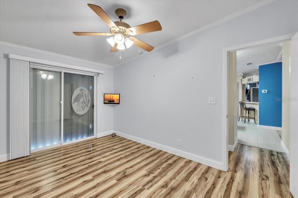 Под контрактом: $315,000 (3 спален, 2 ванн, 1800 Квадратных фут)