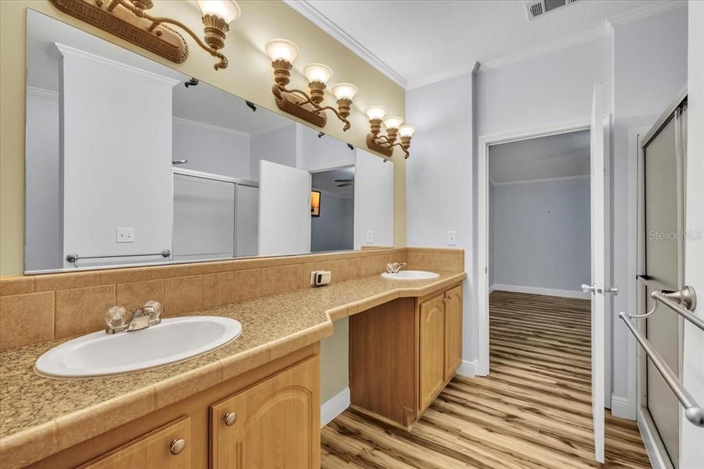 Под контрактом: $315,000 (3 спален, 2 ванн, 1800 Квадратных фут)