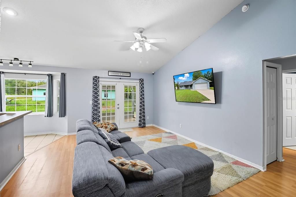 Active With Contract: $242,500 (3 beds, 2 baths, 1435 Square Feet)