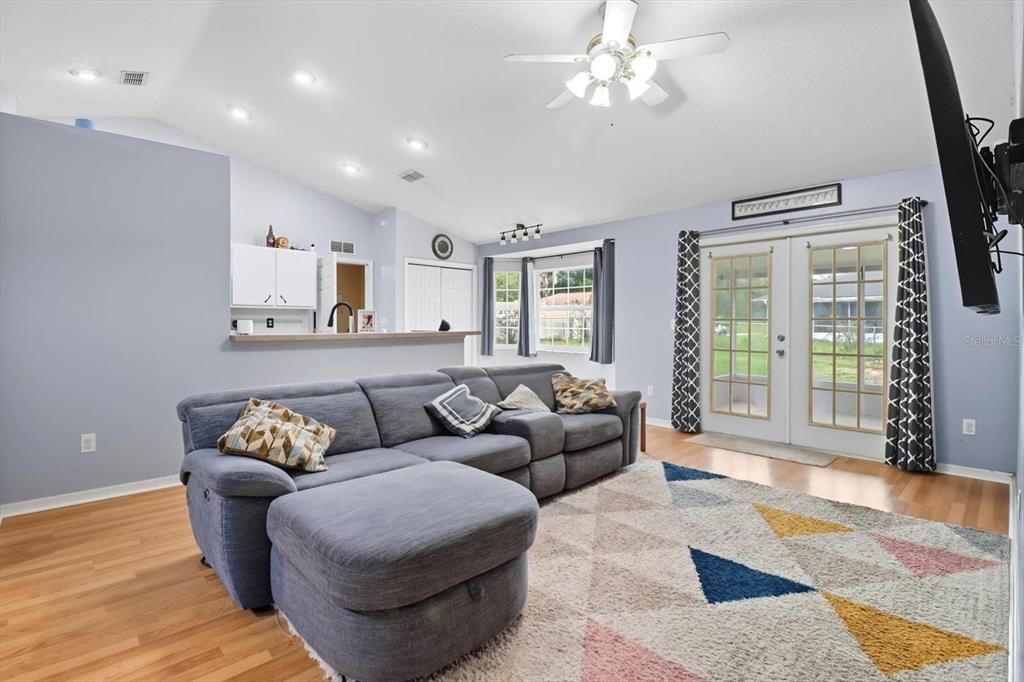 Active With Contract: $242,500 (3 beds, 2 baths, 1435 Square Feet)