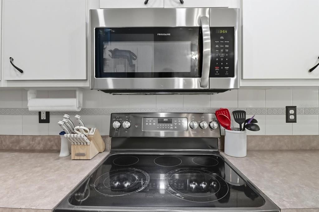 Active With Contract: $242,500 (3 beds, 2 baths, 1435 Square Feet)