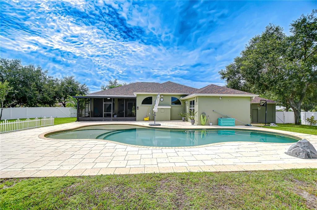 Под контрактом: $625,000 (4 спален, 2 ванн, 2217 Квадратных фут)