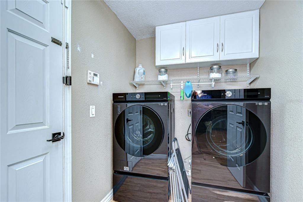 Под контрактом: $625,000 (4 спален, 2 ванн, 2217 Квадратных фут)