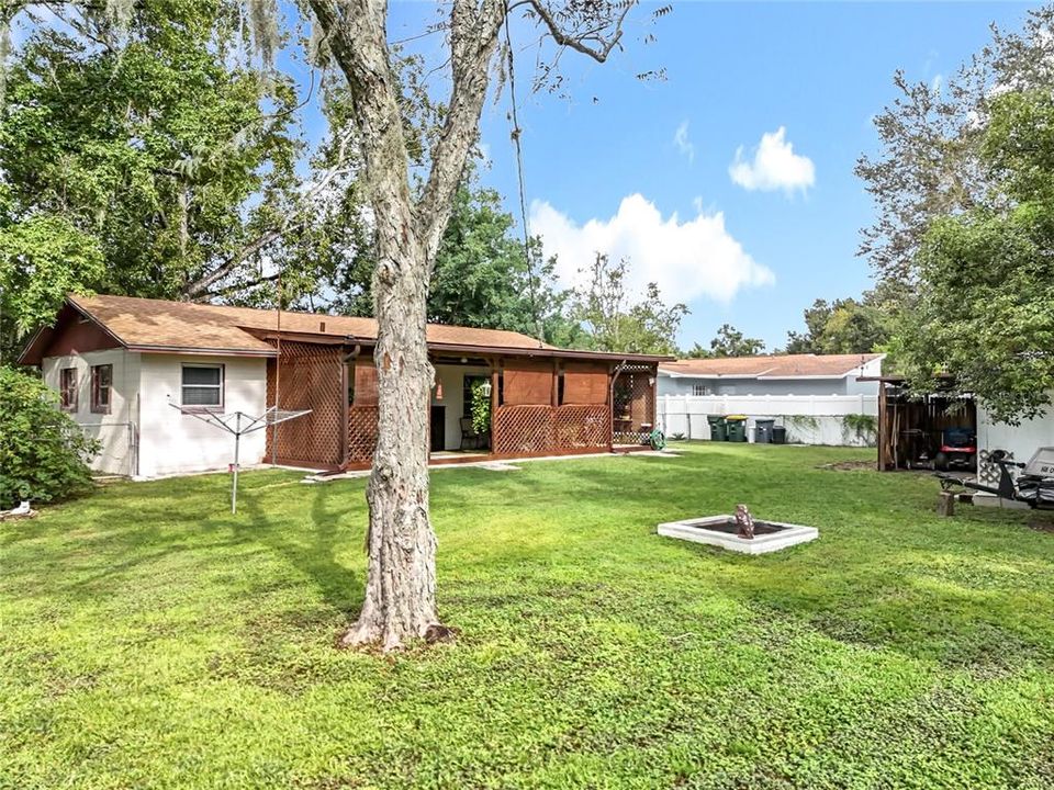 合同活跃: $215,000 (3 贝兹, 2 浴室, 1200 平方英尺)