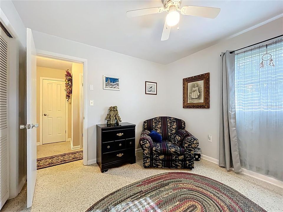 合同活跃: $215,000 (3 贝兹, 2 浴室, 1200 平方英尺)