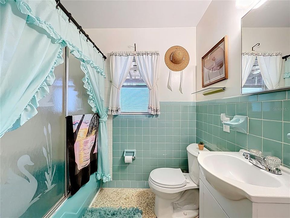 合同活跃: $215,000 (3 贝兹, 2 浴室, 1200 平方英尺)