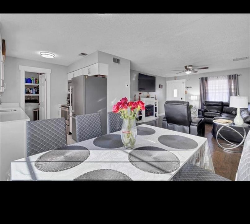 For Sale: $355,000 (3 beds, 1 baths, 1186 Square Feet)