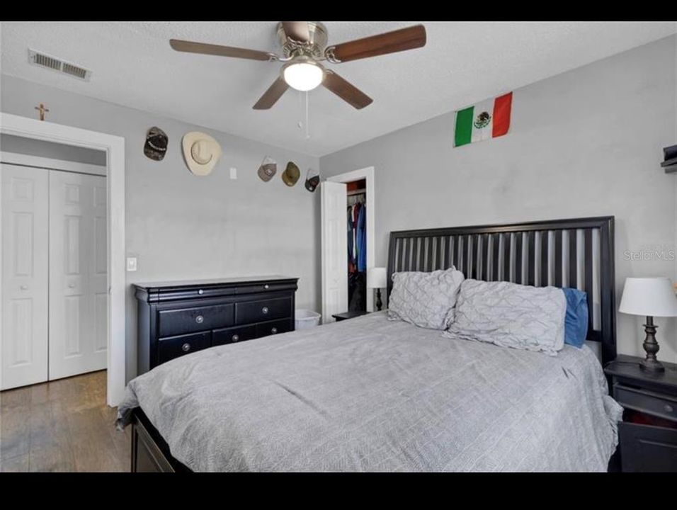 For Sale: $355,000 (3 beds, 1 baths, 1186 Square Feet)