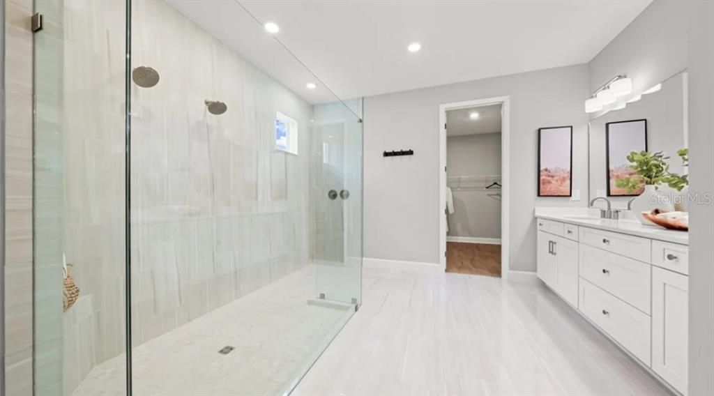 For Sale: $999,000 (5 beds, 4 baths, 3835 Square Feet)