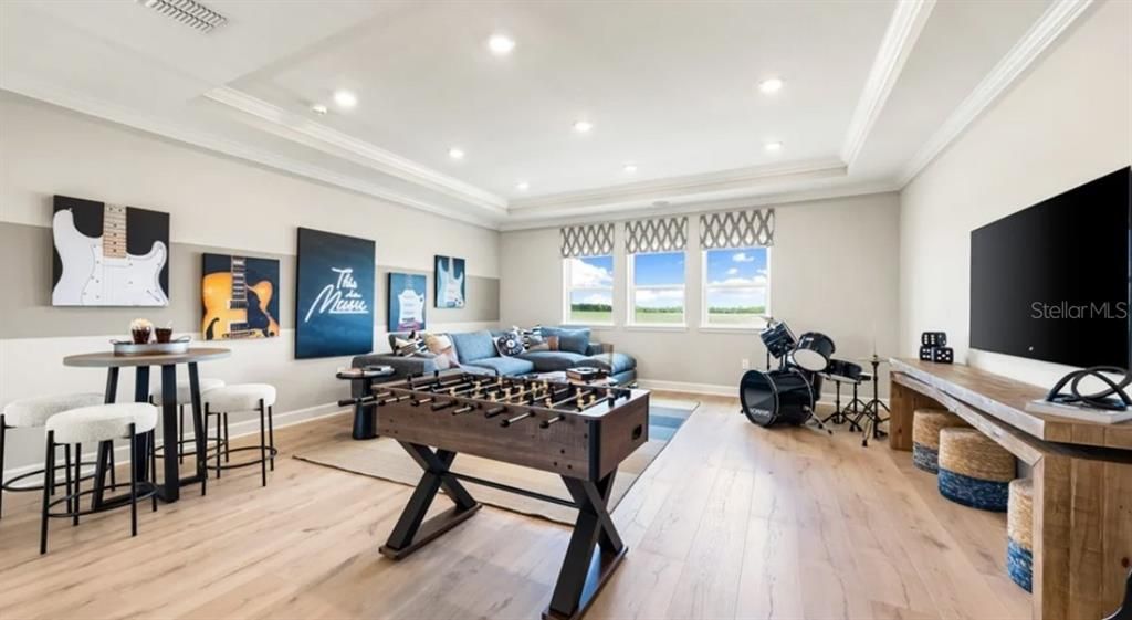 For Sale: $999,000 (5 beds, 4 baths, 3835 Square Feet)