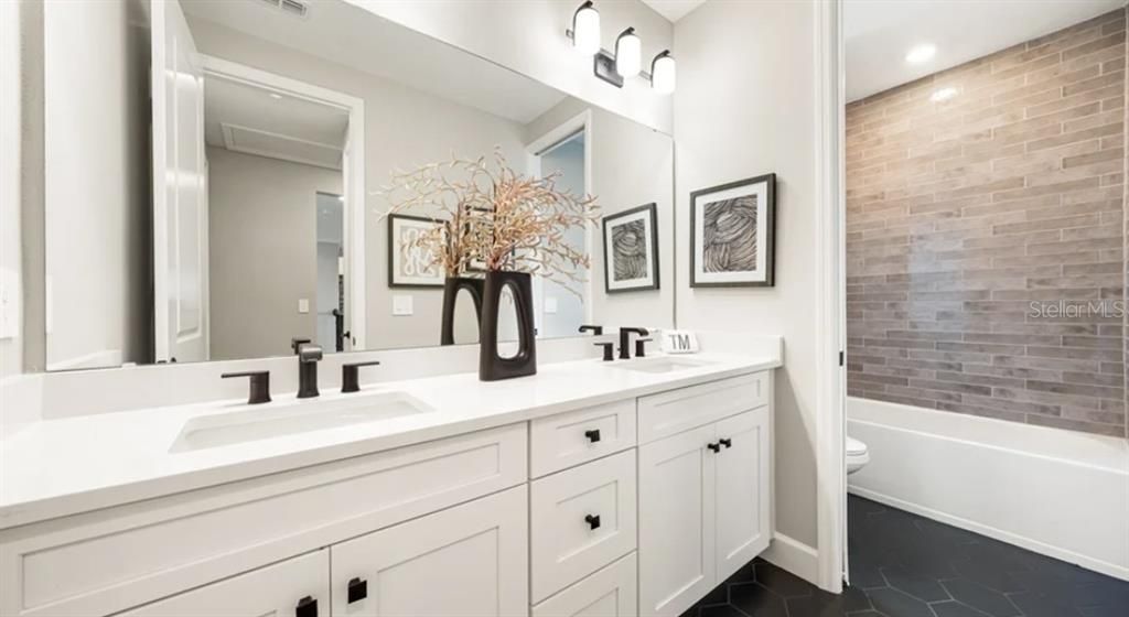 For Sale: $999,000 (5 beds, 4 baths, 3835 Square Feet)