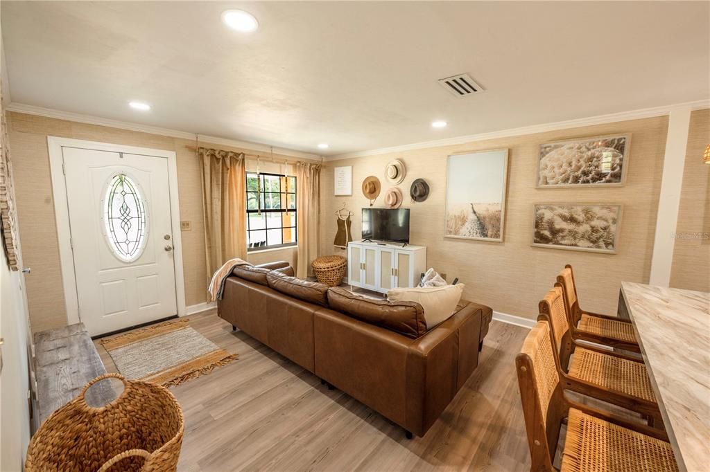 For Sale: $254,900 (3 beds, 1 baths, 1008 Square Feet)