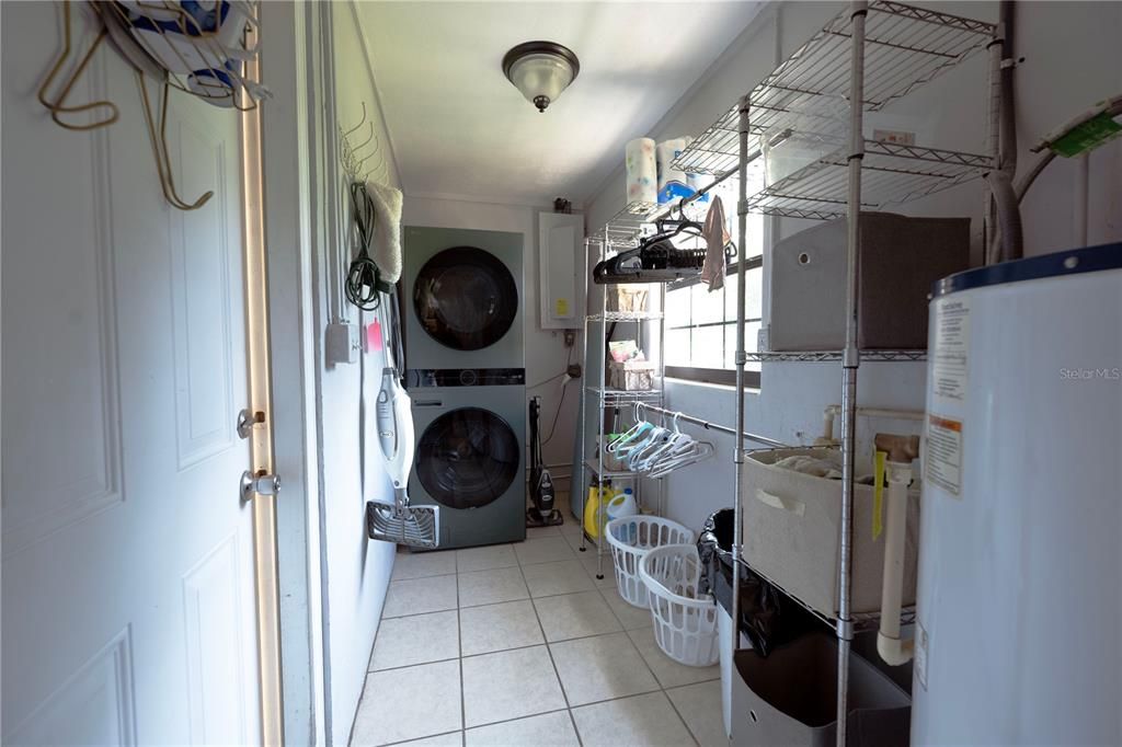 For Sale: $254,900 (3 beds, 1 baths, 1008 Square Feet)