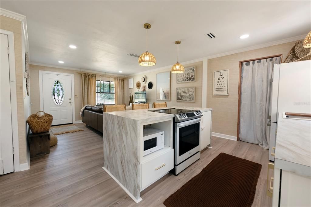 For Sale: $254,900 (3 beds, 1 baths, 1008 Square Feet)