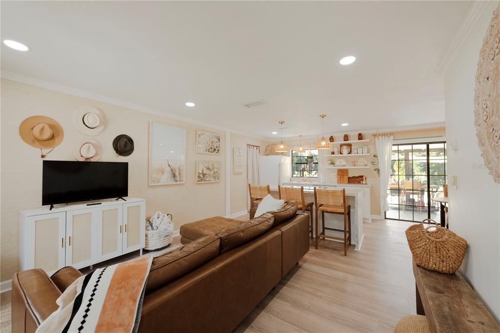 For Sale: $254,900 (3 beds, 1 baths, 1008 Square Feet)