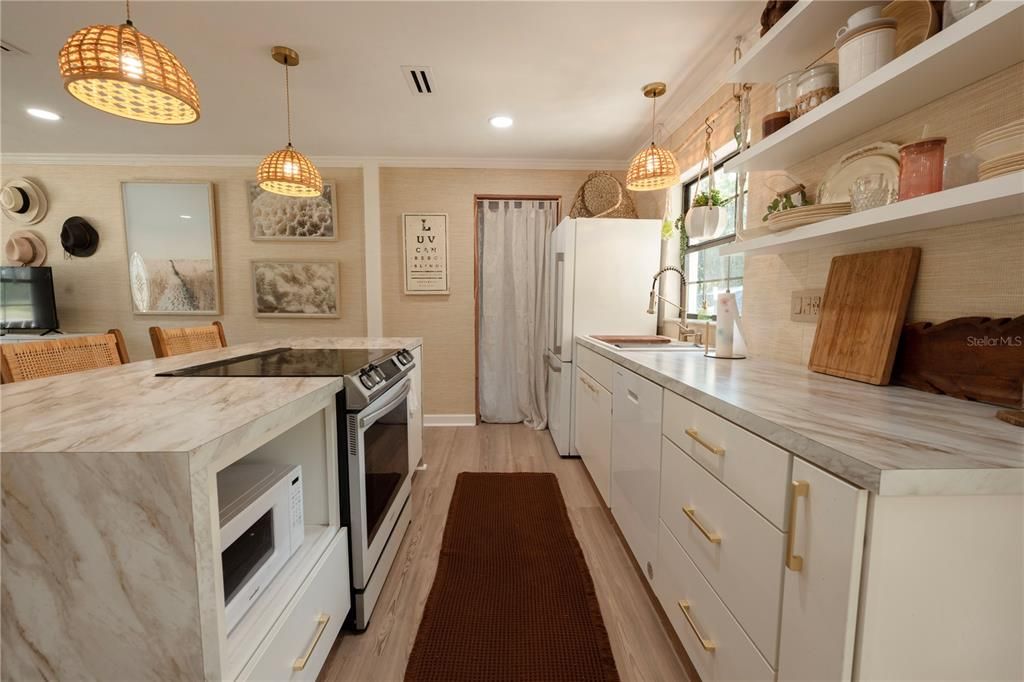 For Sale: $254,900 (3 beds, 1 baths, 1008 Square Feet)