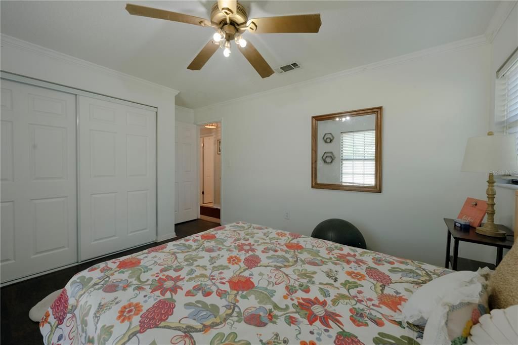 For Sale: $254,900 (3 beds, 1 baths, 1008 Square Feet)