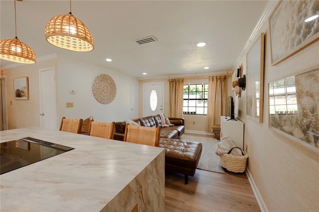 For Sale: $254,900 (3 beds, 1 baths, 1008 Square Feet)