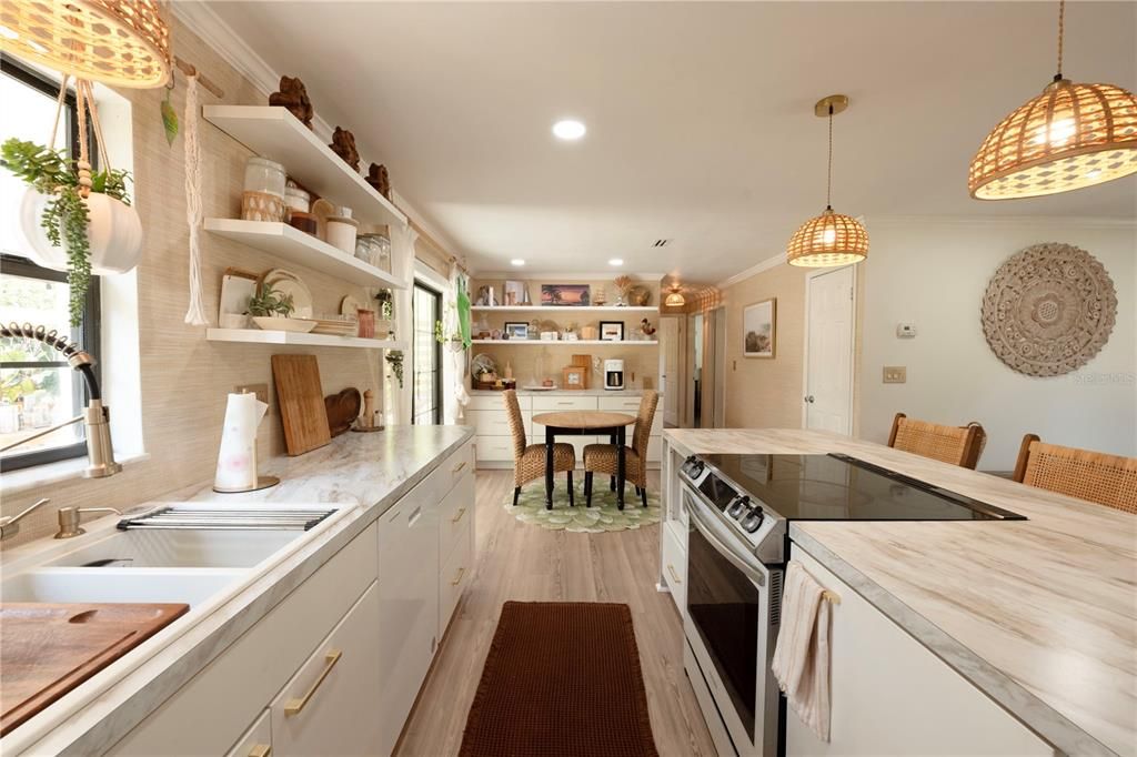 For Sale: $254,900 (3 beds, 1 baths, 1008 Square Feet)