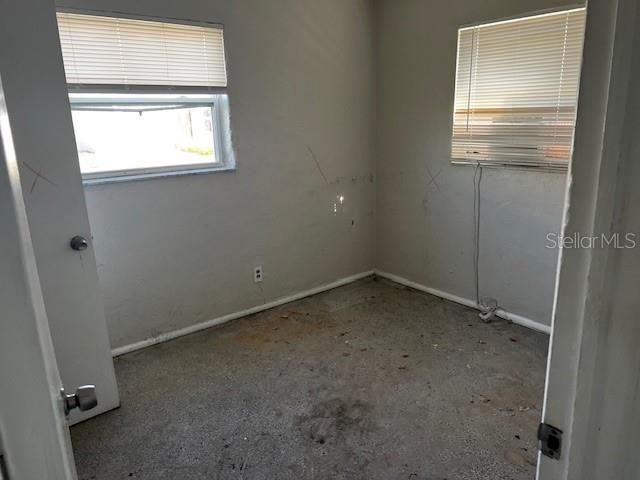 For Sale: $350,000 (2 beds, 1 baths, 1250 Square Feet)