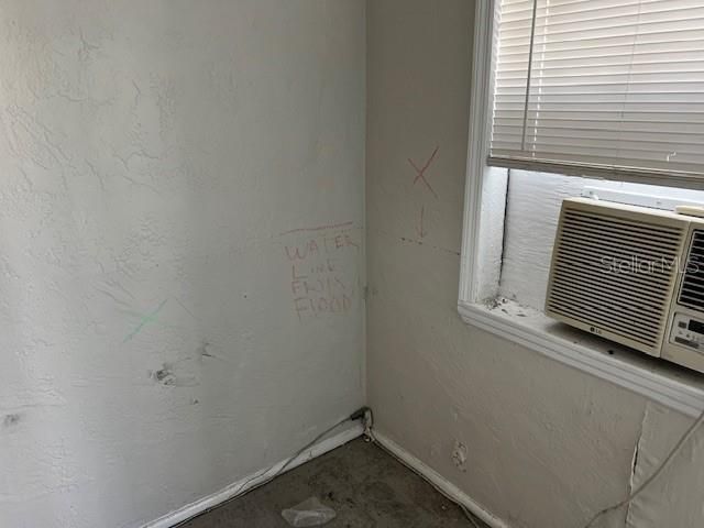 For Sale: $350,000 (2 beds, 1 baths, 1250 Square Feet)