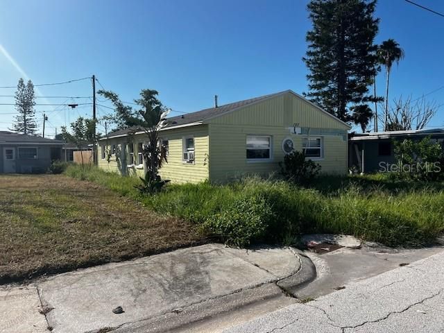 For Sale: $350,000 (2 beds, 1 baths, 1250 Square Feet)