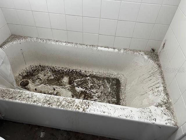 For Sale: $350,000 (2 beds, 1 baths, 1250 Square Feet)