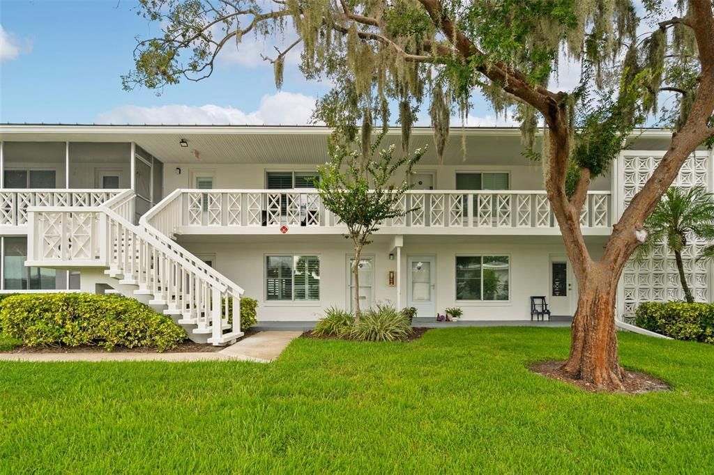 最近售出: $255,000 (1 贝兹, 1 浴室, 816 平方英尺)