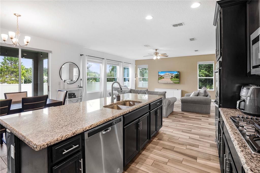 Active With Contract: $499,990 (4 beds, 3 baths, 2449 Square Feet)