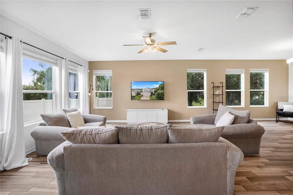 Active With Contract: $499,990 (4 beds, 3 baths, 2449 Square Feet)