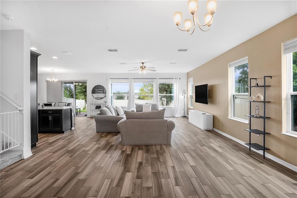 Active With Contract: $499,990 (4 beds, 3 baths, 2449 Square Feet)