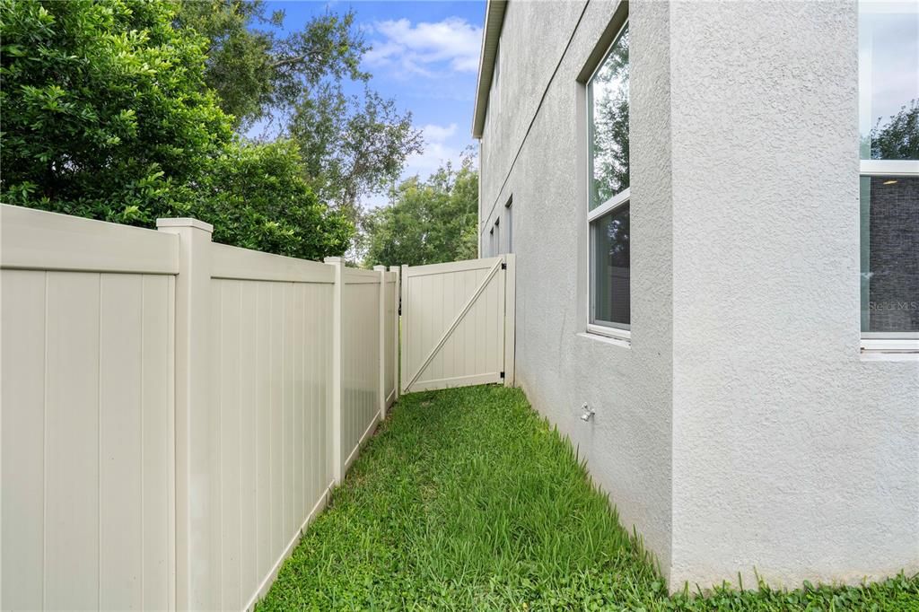 Active With Contract: $499,990 (4 beds, 3 baths, 2449 Square Feet)