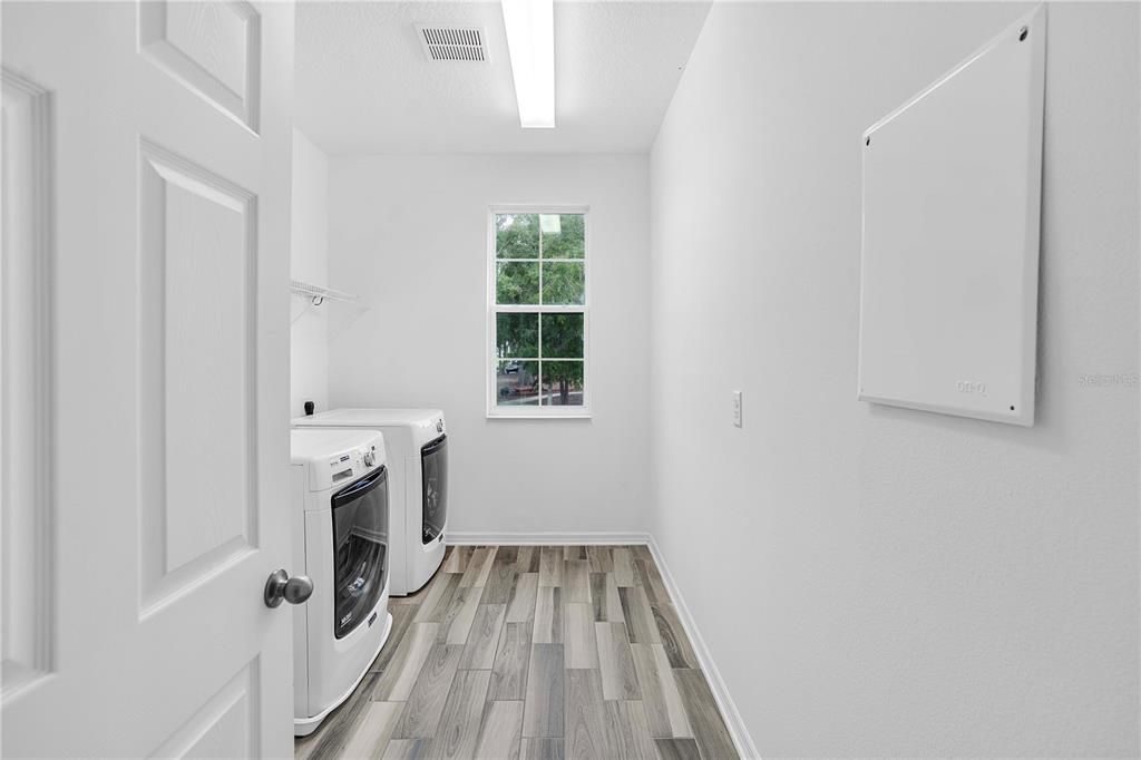 Active With Contract: $499,990 (4 beds, 3 baths, 2449 Square Feet)