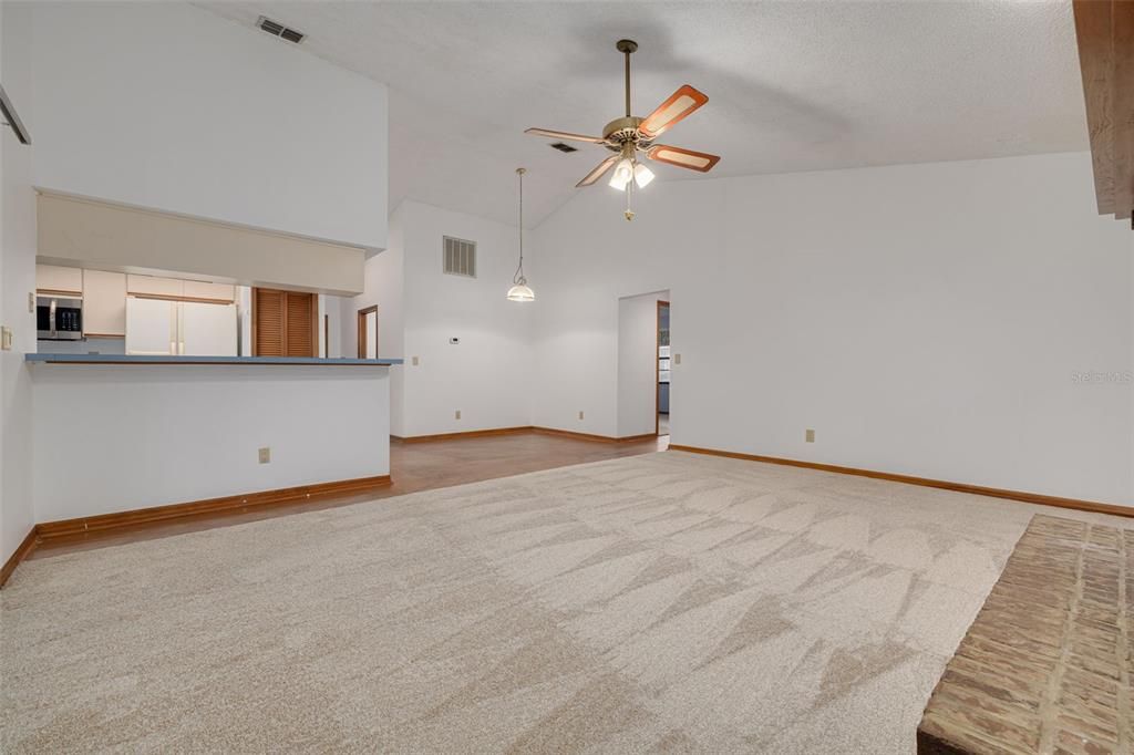 For Sale: $650,000 (3 beds, 3 baths, 2136 Square Feet)