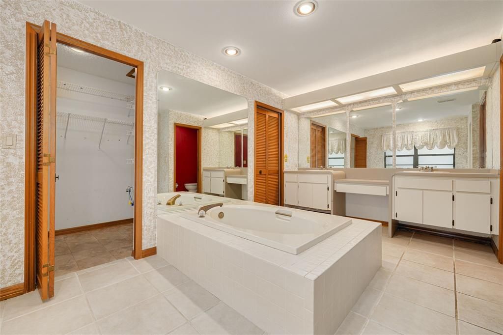 For Sale: $650,000 (3 beds, 3 baths, 2136 Square Feet)