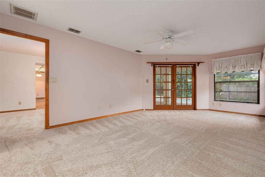 For Sale: $650,000 (3 beds, 3 baths, 2136 Square Feet)