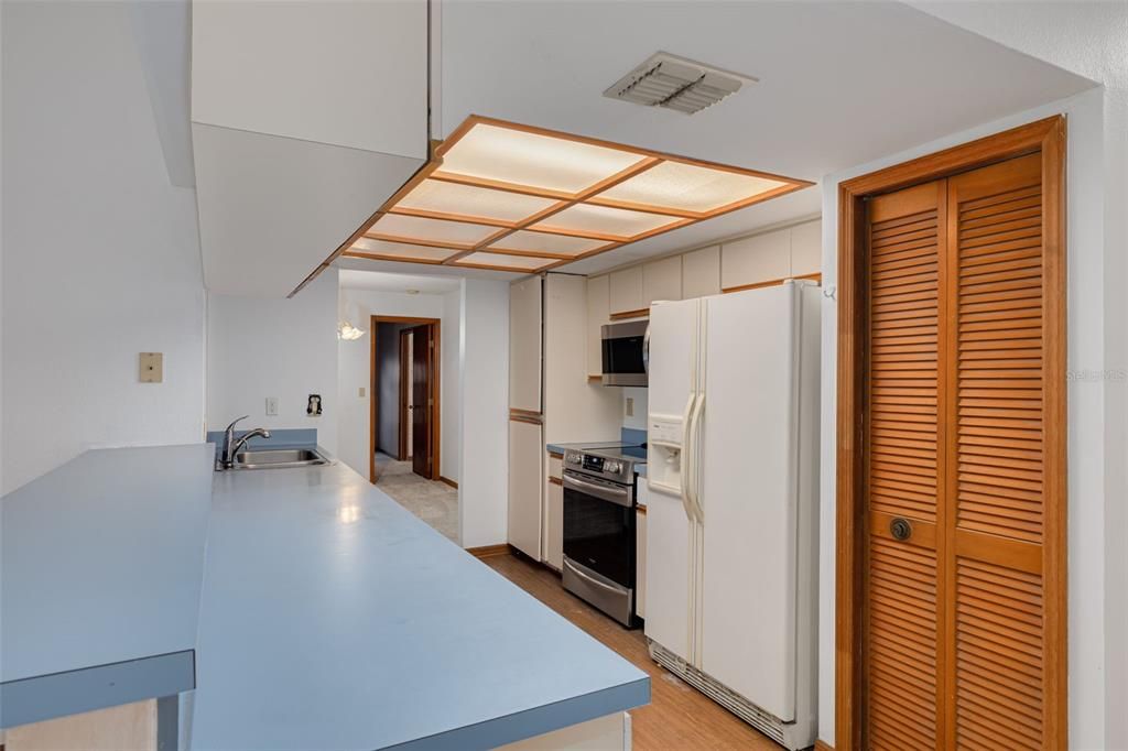 For Sale: $650,000 (3 beds, 3 baths, 2136 Square Feet)