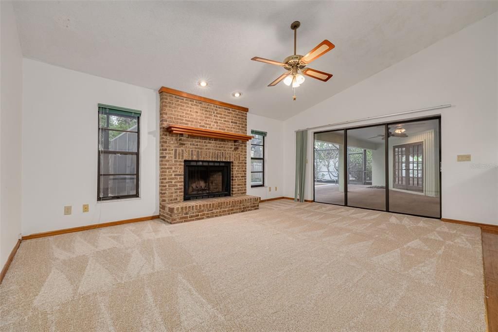 For Sale: $650,000 (3 beds, 3 baths, 2136 Square Feet)